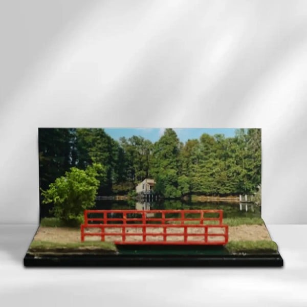 nShop bán Mô hình tiểu cảnh More Art Diorama 1:64 - Cầu Đỏ Qua Hồ có hộp nắp mica chống bụi bặm bám bẩn