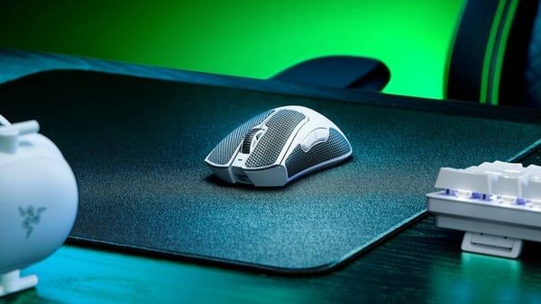 Switch quang học Gen 3 và kết nối HyperSpeed Wireless trên Razer DeathAdder V3 Pro