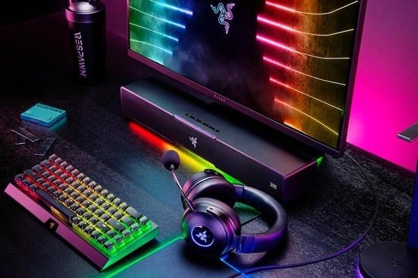 Không gian giải trí chuyên nghiệp với sự kết hợp của loa và ghế gaming Razer