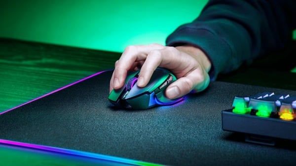 Trải nghiệm chơi game thực tế với Razer Basilisk V3 Pro 35K Black