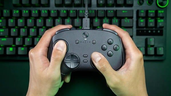 Trải nghiệm thi đấu Esports chuyên nghiệp với tay cầm Razer Wolverine V3 TE