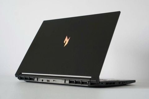 Acer Nitro ProPanel ANV16-72-71T9: RTX 5060, màn hình 180Hz và sức mạnh AI cho thế hệ người dùng thời đại mới