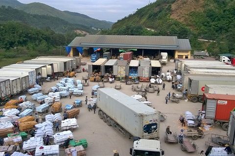 Các lỗi tài xế hay mắc khi lùi xe vào kho bãi