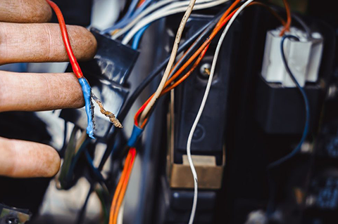 Xe tải bị mùi khét trong cabin – cảnh báo hư hỏng gì?