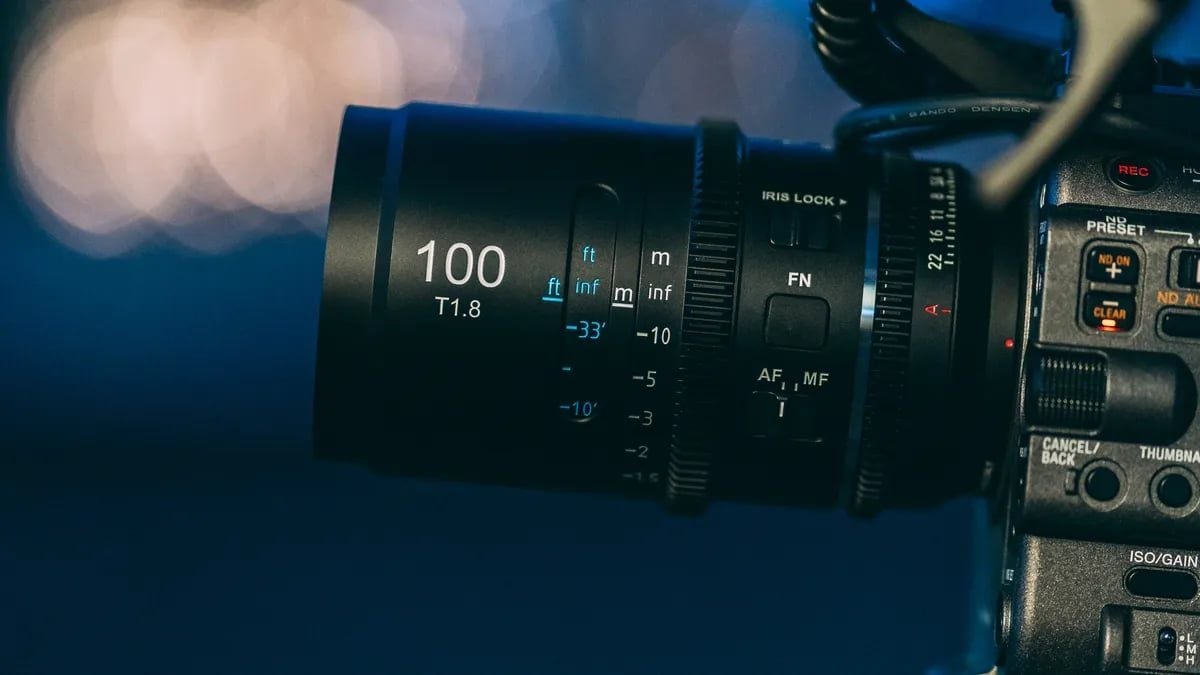 Ống kính anamorphic full-frame AF đầu tiên của Sirui