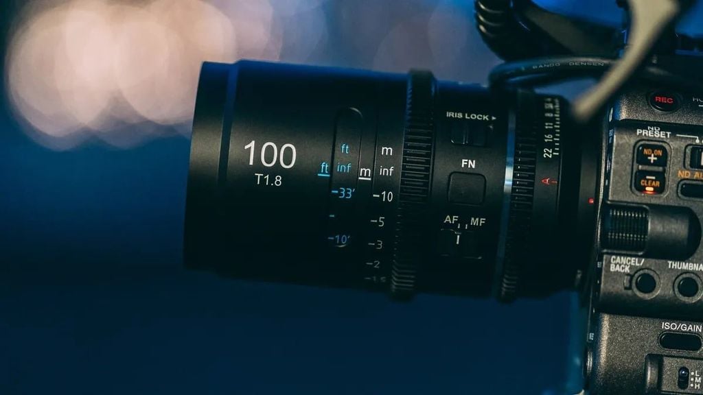 Ống kính anamorphic full-frame AF đầu tiên của Sirui