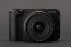 Đánh giá Canon EOS R50 V: giá trị hơn tốc độ