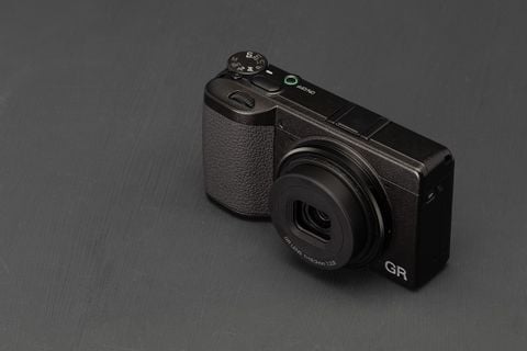 8 chiếc máy ảnh tốt nhất cho du lịch năm 2026