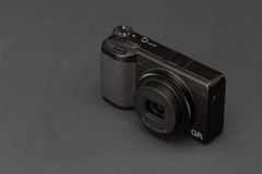 8 chiếc máy ảnh tốt nhất cho du lịch năm 2026