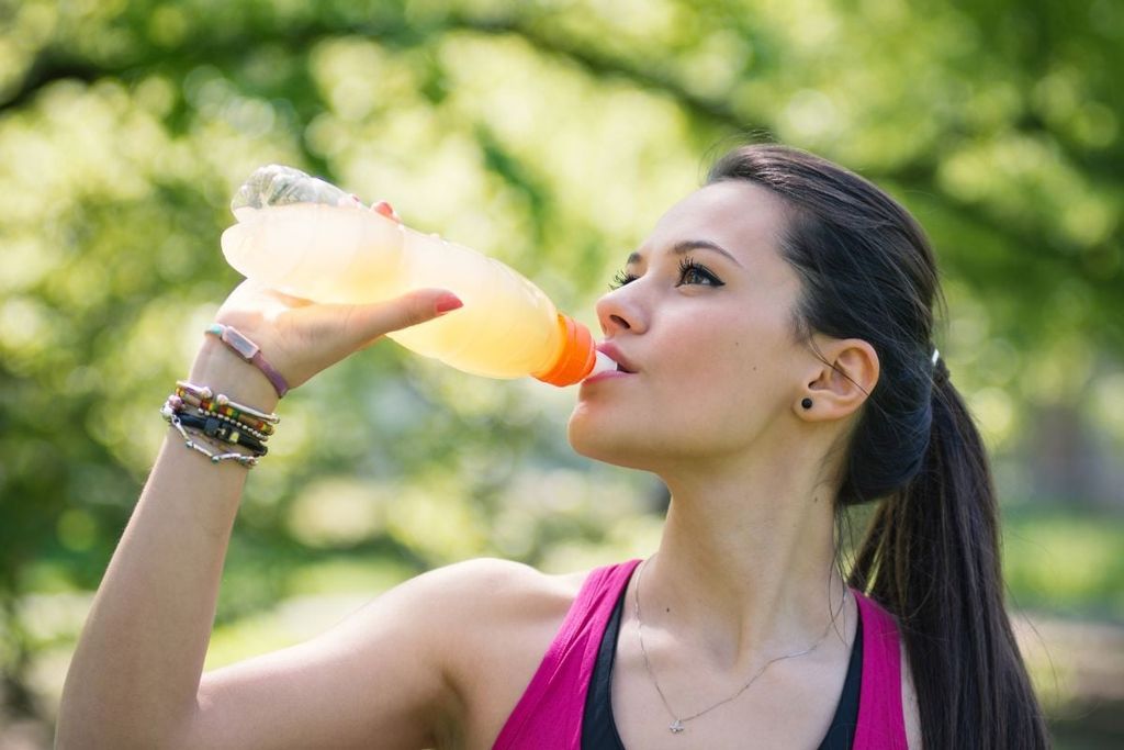 Nước khoáng bù điện giải có nên uống hằng ngày không