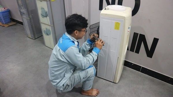 Sửa cây nước nóng lạnh có nên tự làm tại nhà