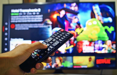 Vì sao đập mạnh điều khiển từ xa vào tay lại giúp 'hồi sinh' pin?