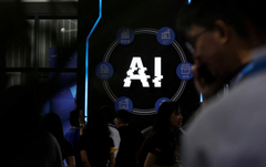 Các ông lớn AI Trung Quốc tặng tiền mặt, iPhone để lôi kéo người dùng