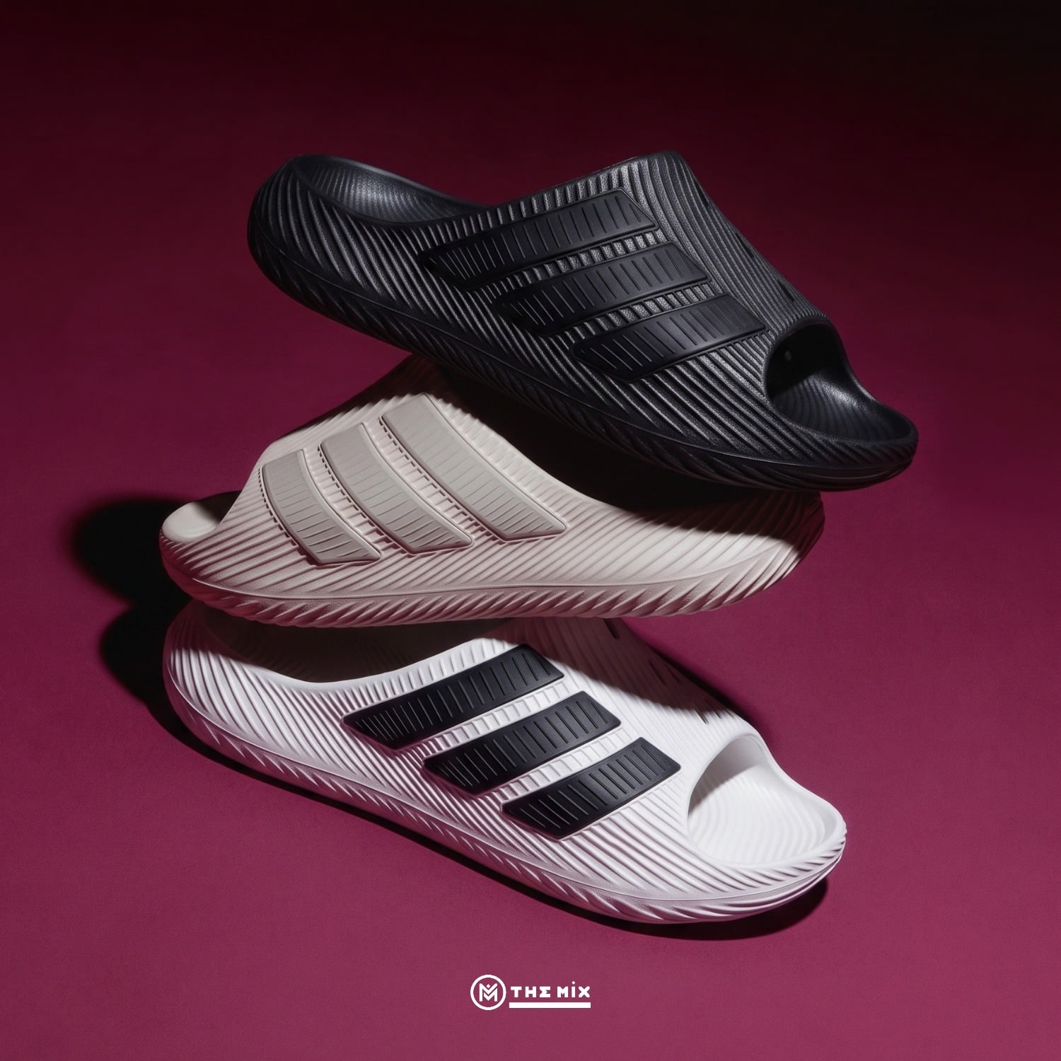 Adidas Purechill Slides Trắng Sọc Đen KI0054 là dép adidas chính hãng mới ra mắt tại Việt Nam, thiết kế quai ngang êm nhẹ, dễ mang và dễ phối.