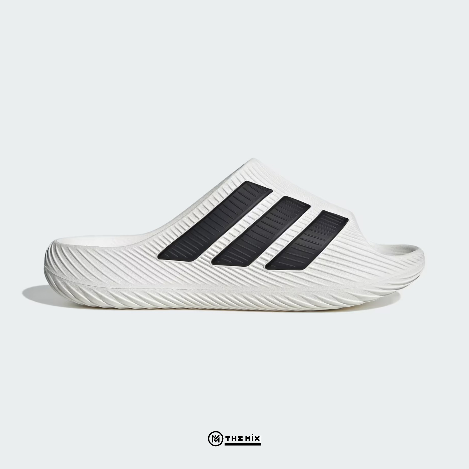 Adidas Purechill Slides Trắng Sọc Đen KI0054 là dép adidas chính hãng mới ra mắt tại Việt Nam, thiết kế quai ngang êm nhẹ, dễ mang và dễ phối.