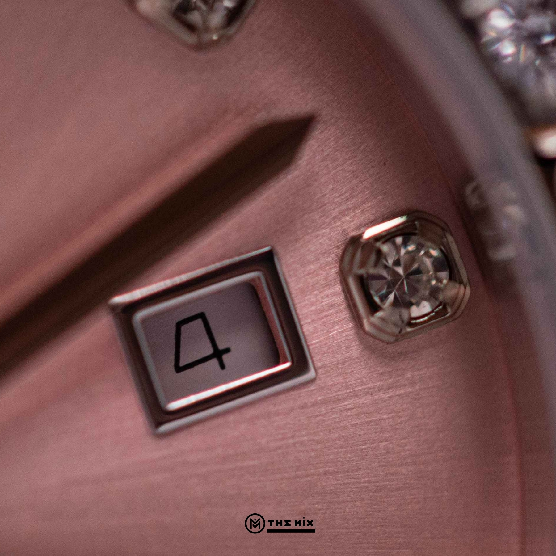 Đồng Hồ 2251FS-18 33mm Automatic Pink Dial Gem-set Alexander Ferros