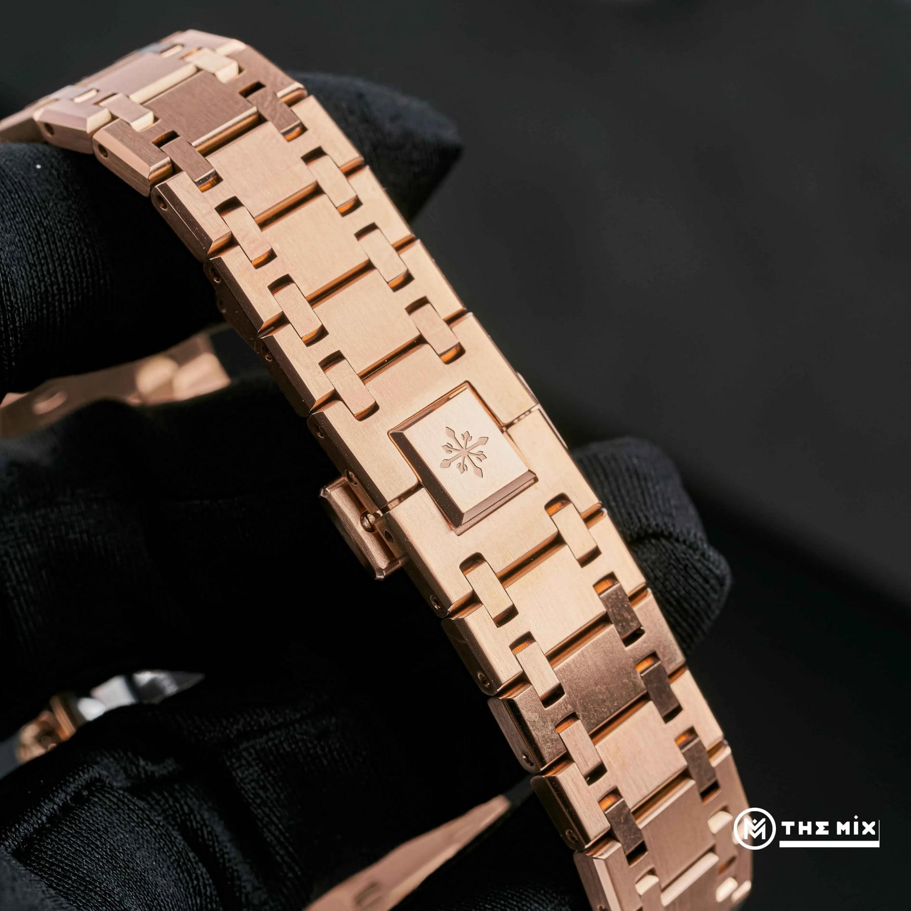 Đồng Hồ Alexander Ferros 6152R/16 - 33mm - Guilloché Flamingo Gold