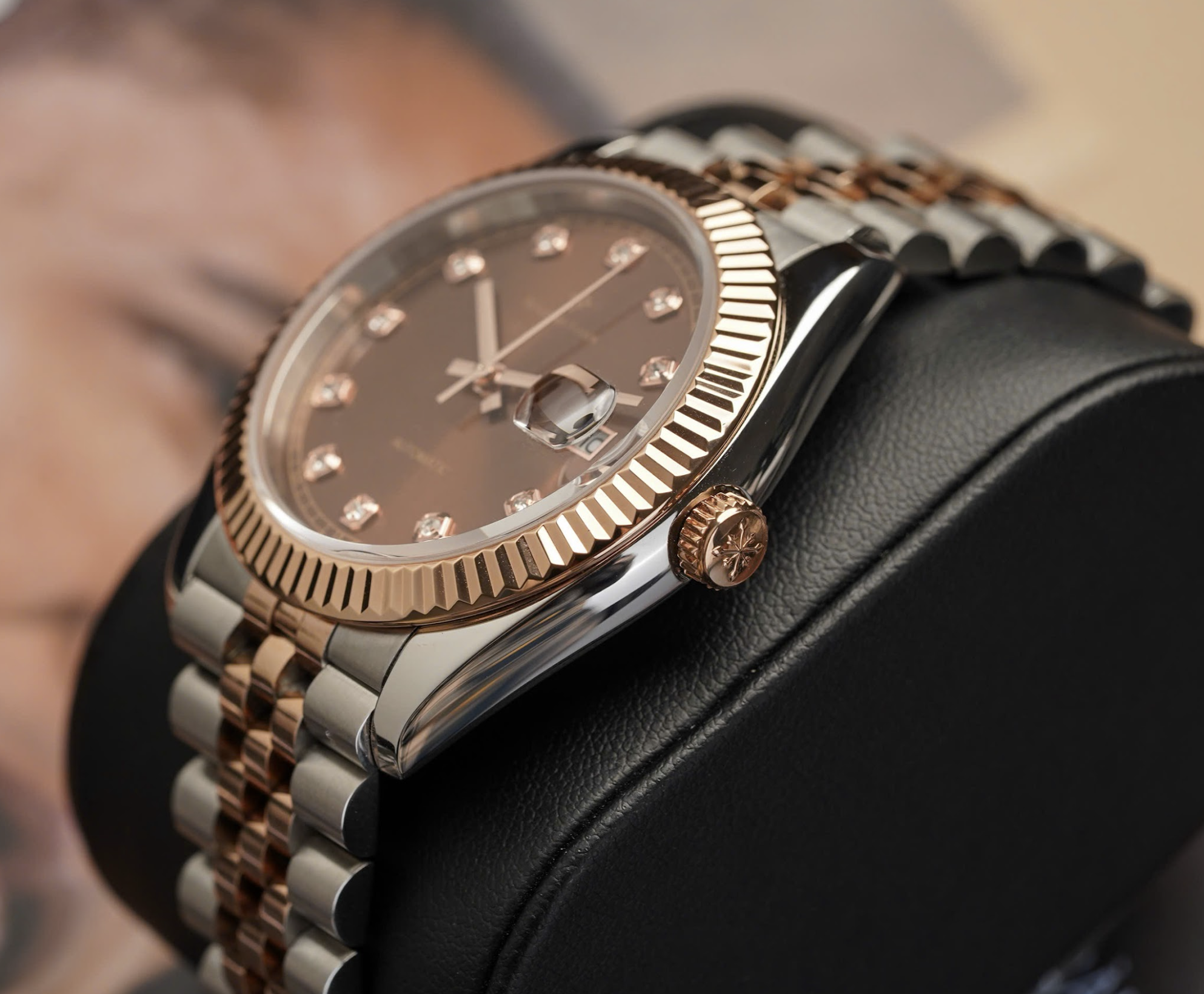 Đồng Hồ Alexander Ferros 8132D/08 - 40mm Choco Sunburst Dial Fluted Silver Gold