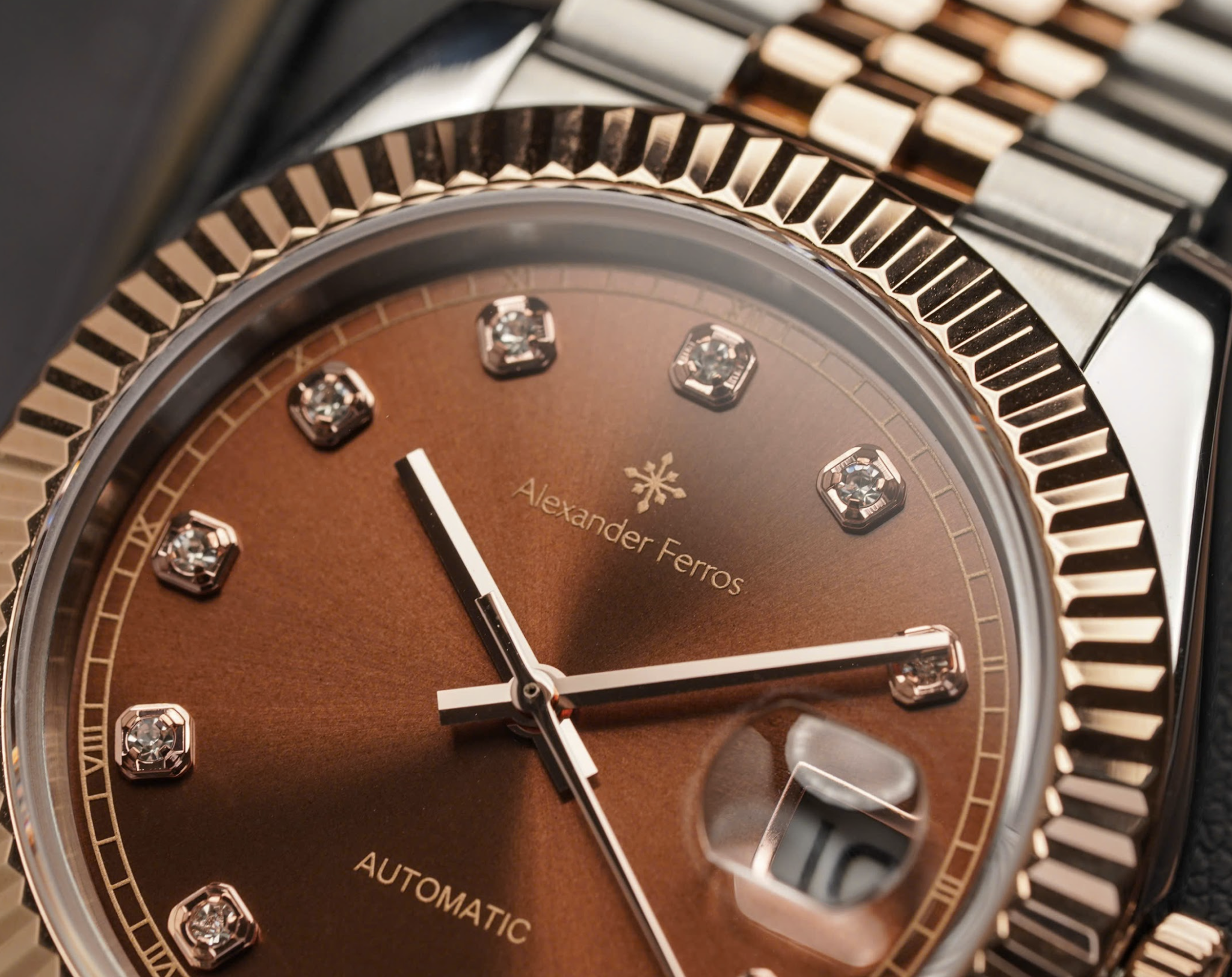 Đồng Hồ Alexander Ferros 8132D/08 - 40mm Choco Sunburst Dial Fluted Silver Gold