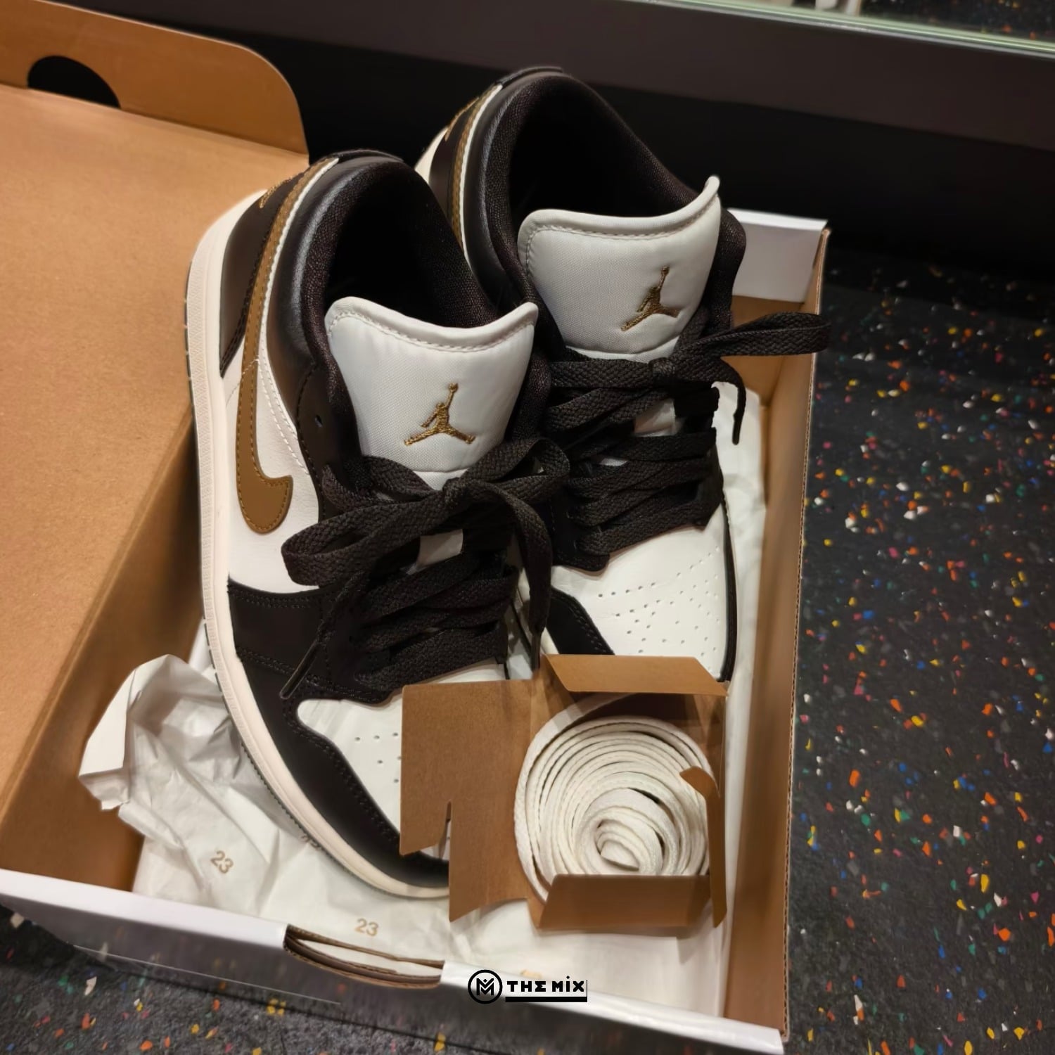 Nike Air Jordan 1 Low Shadow Brown, Jordan 1 Low Shadow Brown, DC0774-200, brown Jordan sneaker, earth tone sneaker, Air Jordan lifestyle sneaker, sneaker chính hãng