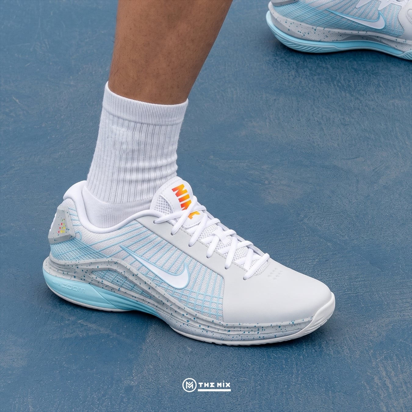 Nike Zoom Vapor 12 Hypersmash “Mag” HV1488-001 là giày tennis/court performance với Zoom Air, form gọn, phản hồi nhanh và phối màu futuristic nổi bật.