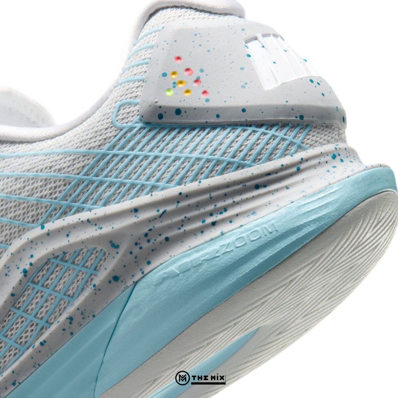 Nike Zoom Vapor 12 Hypersmash “Mag” HV1488-001 là giày tennis/court performance với Zoom Air, form gọn, phản hồi nhanh và phối màu futuristic nổi bật.