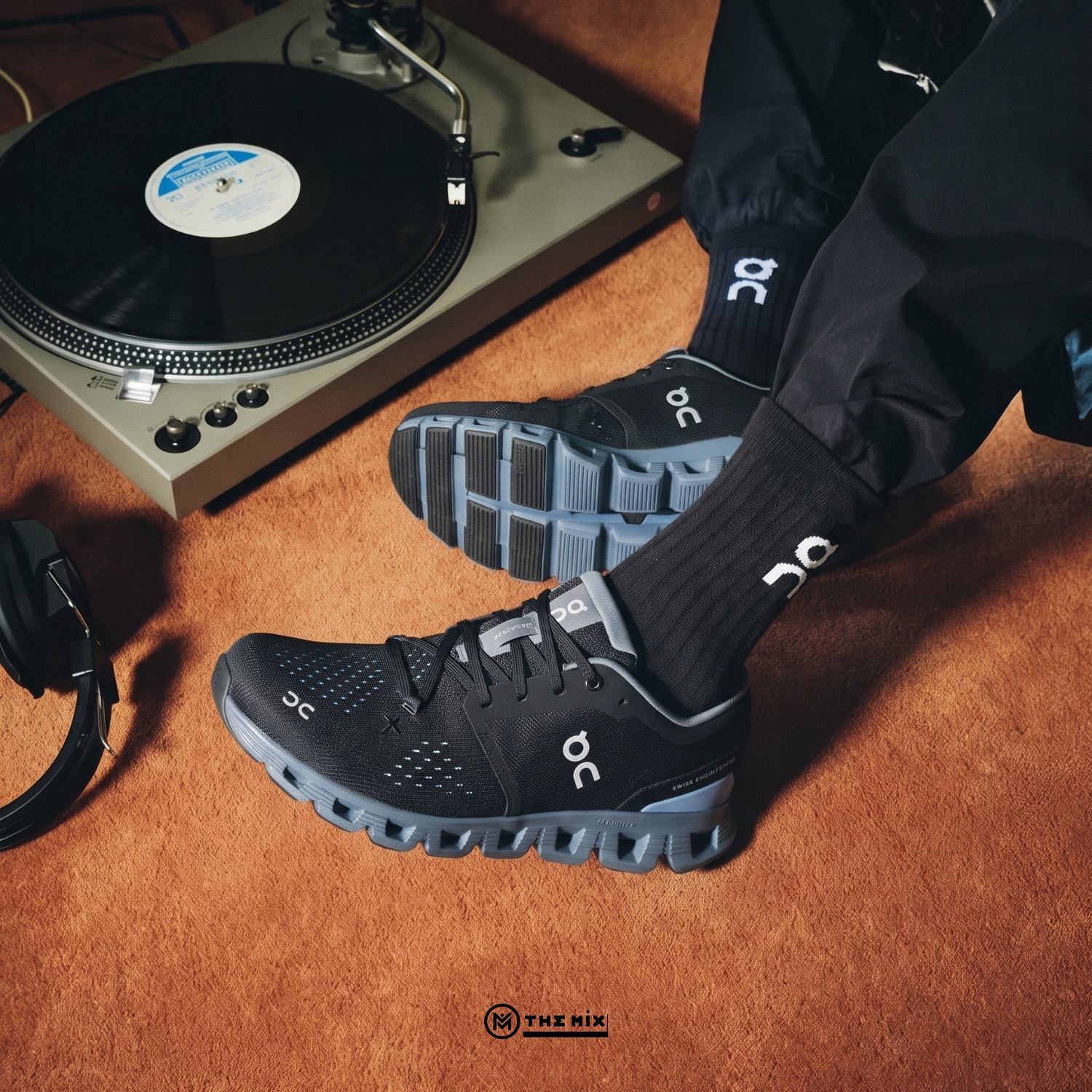 ON Running Cloud X 4 “Black Chambray” 3ME30041446 với CloudTec®, Helion™ superfoam và Speedboard®, phù hợp training, gym, chạy ngắn và athleisure.