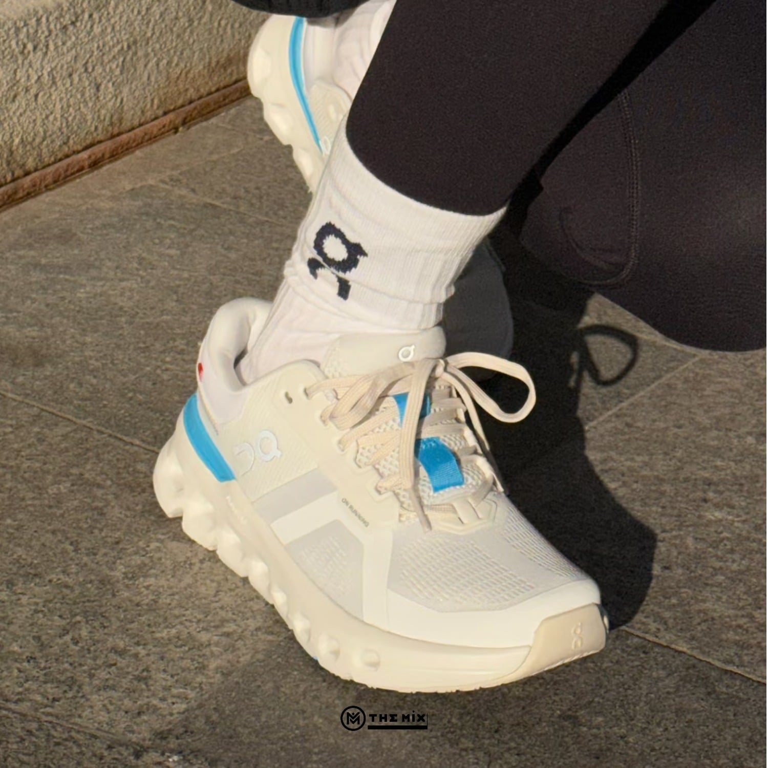 On Running Cloudrunner 2 White Horizon, ON Cloudrunner 2, 3WE10133195, CloudTec running shoes, Helion superfoam, daily running shoes, running shoes cho nữ
