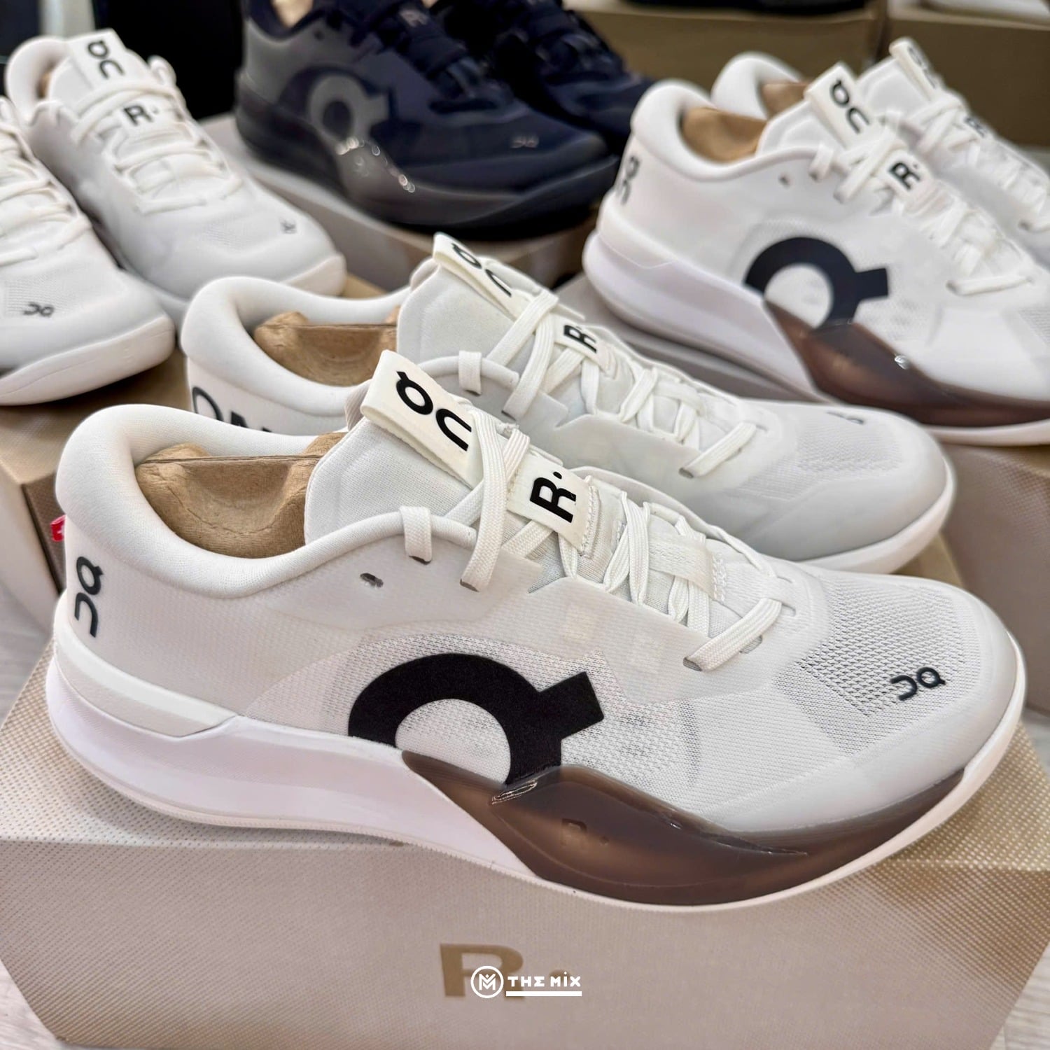ON The Roger Pro 3 White Ash, On Roger Pro 3 White Ash, 3MG10366243, ON tennis shoes, Roger Federer ON shoes, rare ON Roger Pro 3, White Ash tennis shoes, ON Running court shoes, Pickleball shoes
