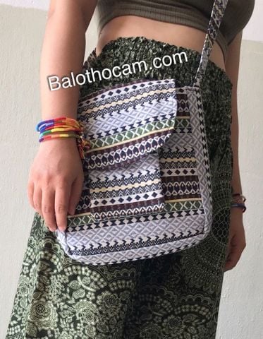 Túi Thổ Cẩm Đeo Chéo: Mang Cả Di Sản Văn Hóa Việt Xuống Phố