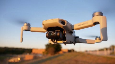 Vì Sao Flycam Mini Siêu Nhỏ Đang Trở Thành Xu Hướng?