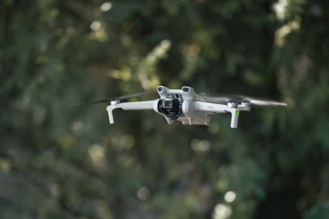 Flycam Bay 30 Phút – DJI Mini 4 Pro Cũ Có Đáng Tiền Không?