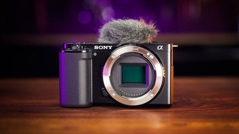 Sony ZV-E10 cũ – Chiếc máy ảnh vlog lai mirrorless cực hot của Sony