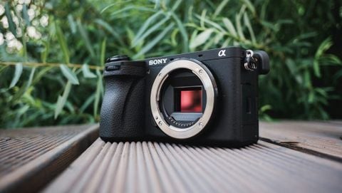 Review Máy Ảnh Mirrorless Quay Phim Tốt: Đỉnh Cao Quay Chụp Có Thực Sự Đáng Tiền Năm 2026