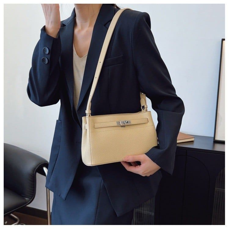 Top phụ kiện thời trang nên sắm dịp cuối năm để F5 phong cách ngày Tết