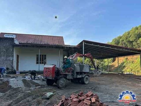 Một ngày làm việc thực tế của máy trộn bê tông tự cấp liệu Hồng Hà