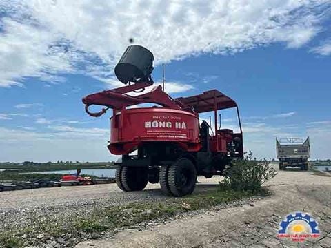Chỉ 8 phút một mẻ trộn với máy trộn bê tông tự cấp liệu 18 bao Hồng Hà