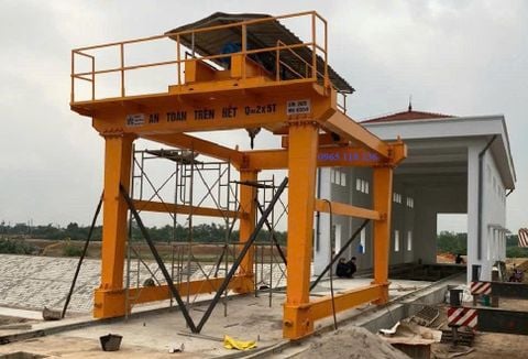 CẦU TRỤC CHÂN DÊ LẮP ĐẶT TẠI NINH BÌNH