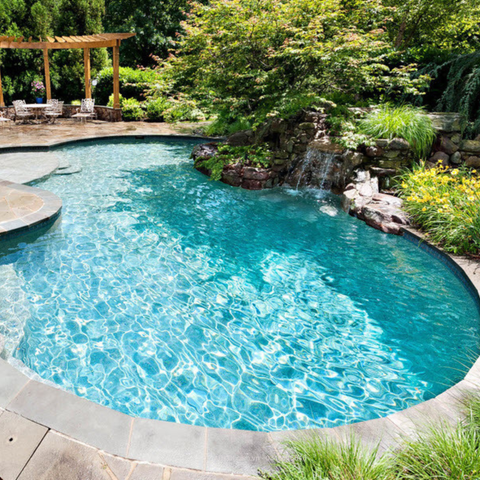 Lát Gạch Bể Bơi Cho Hồ Cá: Đẹp Trước Mắt, Rủi Ro Lâu Dài