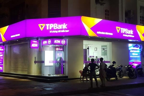 May-in-uv-2-mat-bang-hieu-ngan-hang-tpbank