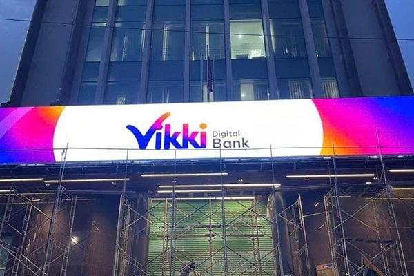 May-in-uv-2-mat-bang-hieu-ngan-hang-vikki