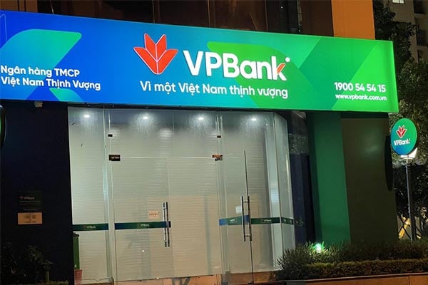 May-in-uv-2-mat-bang-hieu-ngan-hang-vpbank