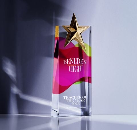 Cúp Danh hiệu và Kỷ niệm chương Thủy tinh