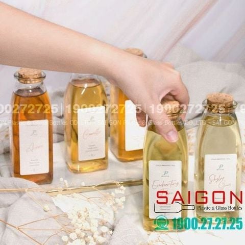 Mẫu chai thủy tinh đựng nước ép đẹp mắt cho cửa hàng