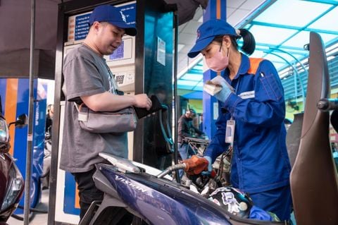 Ngân sách có thể tạm ứng tới 4.000-5.000 đồng mỗi lít xăng dầu