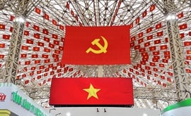 Unicom chụp ảnh chào mừng ngày Quốc khánh 02/09/2025