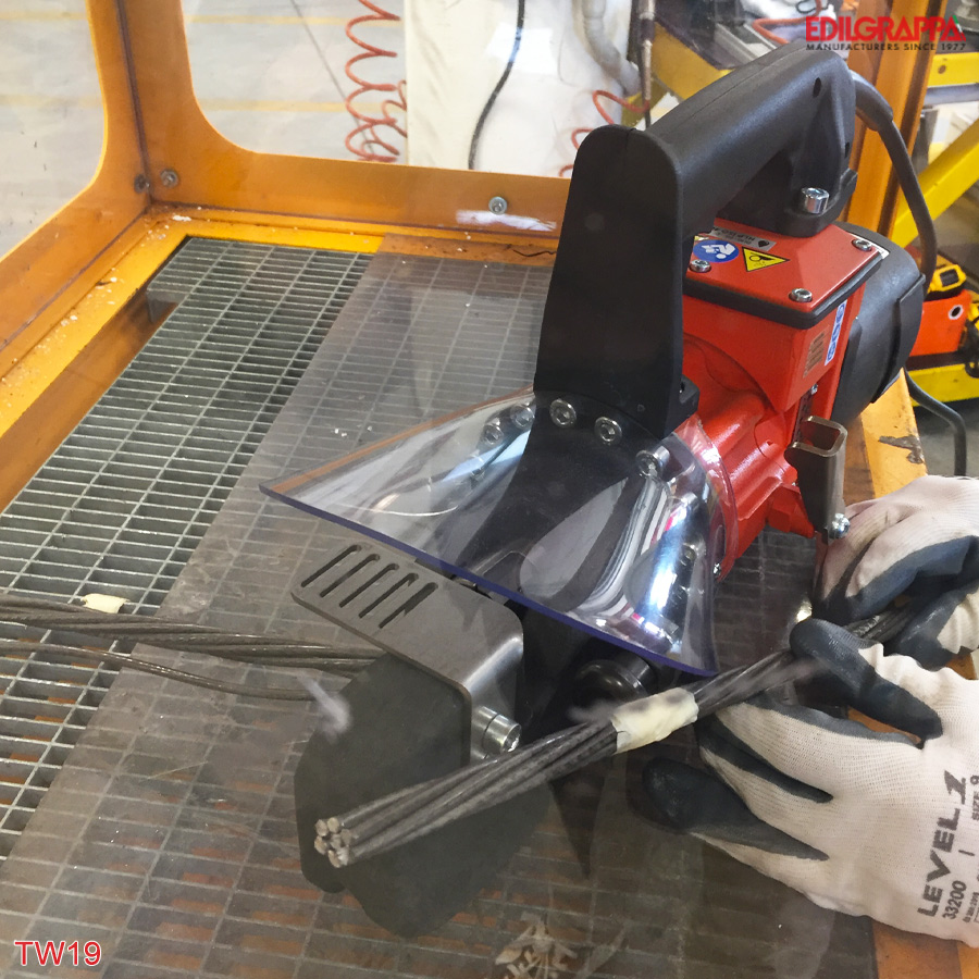 Máy cắt cáp dự ứng lực phi 16, lực cắt 256 kN Edilgrappa TW19