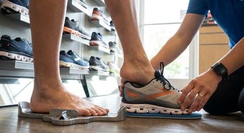 Cách chọn giày chạy bộ chuẩn và phù hợp nhất cho từng dáng chân