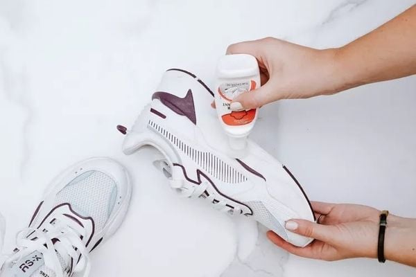 Cách giặt giày thể thao: Hướng dẫn chuẩn theo từng chất liệu, không hỏng form, sạch như mới