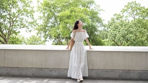 Top 15 mẫu đầm trễ vai sang trọng, dự tiệc thanh lịch